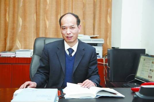 张永振(河南科技大学教务处原处长,河南省特聘教授、博士生导师)
