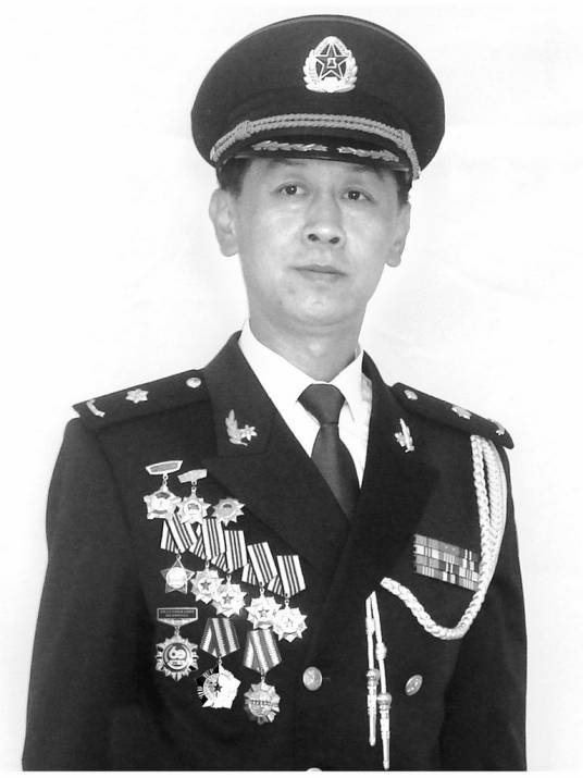 杨奕（解放军火箭军政治工作部原文工团文艺创作室一级美术师）