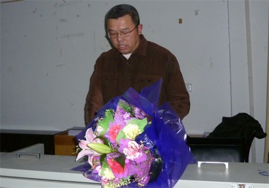 卢军(长江大学教授)