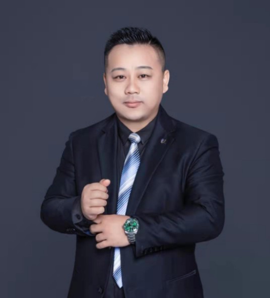 魏巍（凯美斯美容设备副总经理）