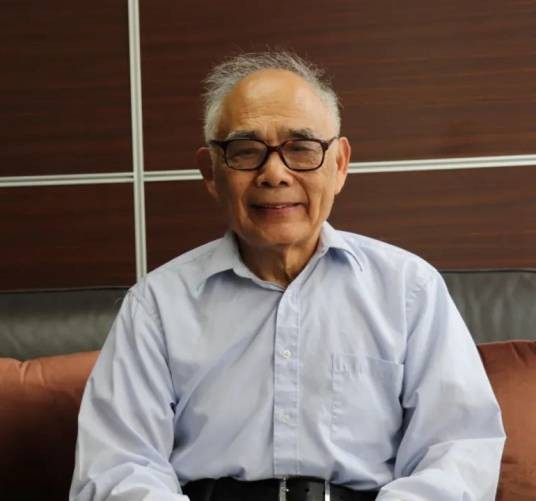 吴怡(中国文化大学哲学研究所博士)
