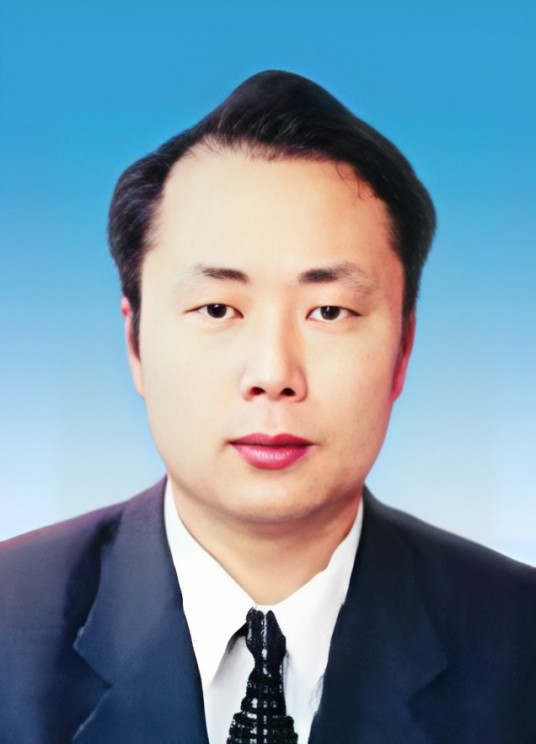 曾嵘(湖北省仙桃市人民政府副市长、党组成员)