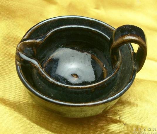 省油灯（宋代夹层瓷质灯具）
