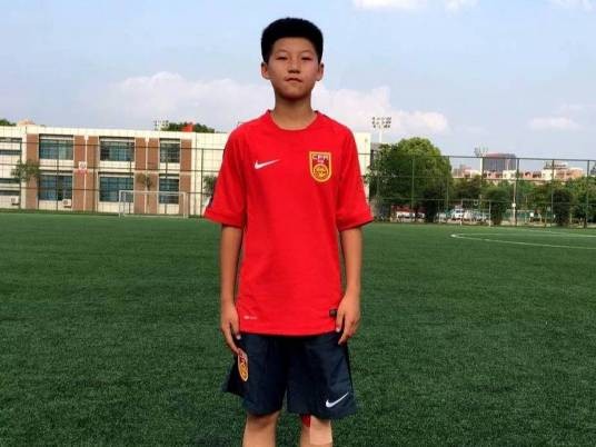 杨婷（纳西族女子足球运动员）