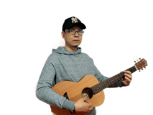 冠群（中国男歌手）