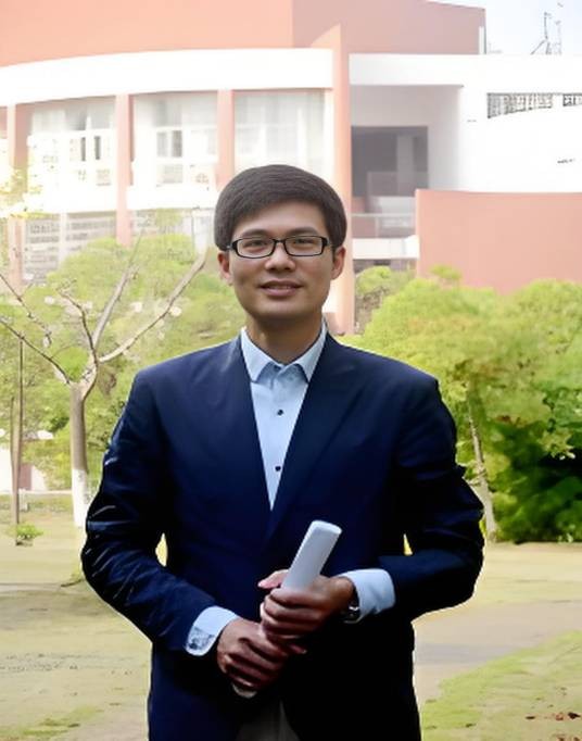 杨征（南昌大学中国中部经济社会发展研究中心副主任）