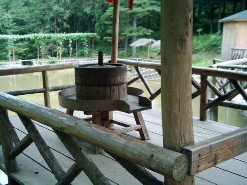 水磨（古代利用水力驱动石磨加工粮食的工具）