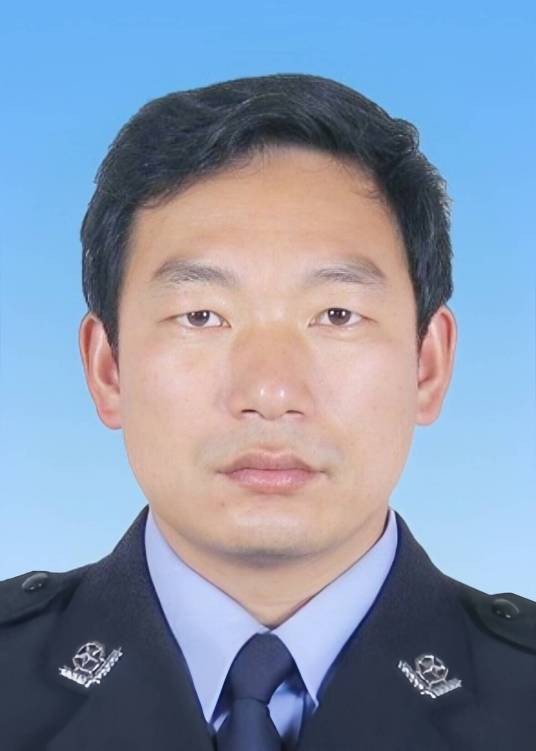 王光英(湖北省咸宁市崇阳县公安局党委委员、副局长、四级高级警长)