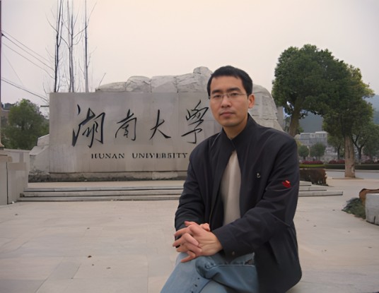 陈伟华(湖南大学文学院教授)