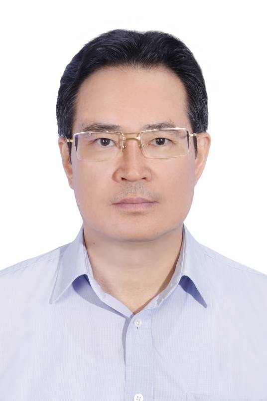 罗群（中国东方航空股份有限公司独立董事，中国航空器材集团有限公司外部董事）
