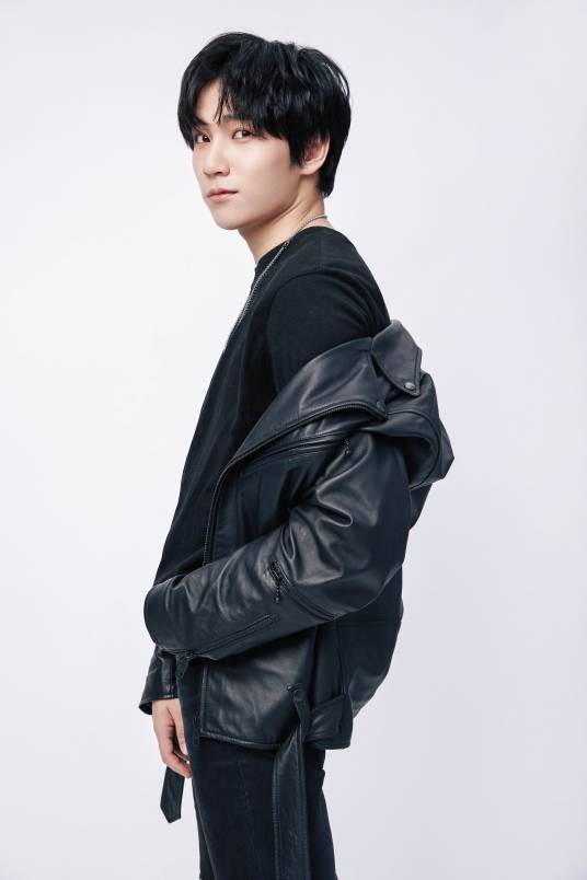李长庚（中国内地流行歌手、演员）