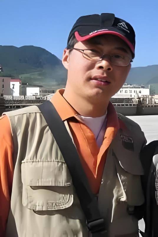 周建华(四川传媒学院副教授)