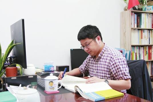 唐斌（西南大学马克思主义学院教授）