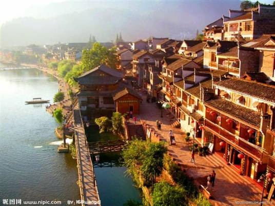 凤凰古城（湖南省湘西土家族苗族自治州的国家5A级旅游景区“凤凰古城旅游区”组成部分）