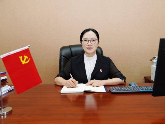 唐玲（重庆市中医院党委书记）
