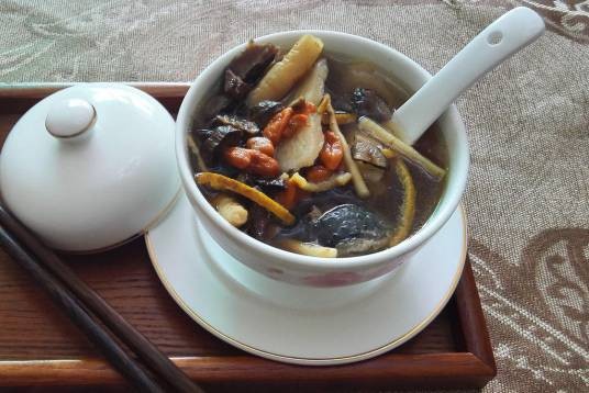 丹参炖老鸡