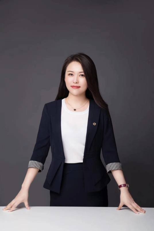 高璇（中国专职律师，江西省律师协会原副秘书长）