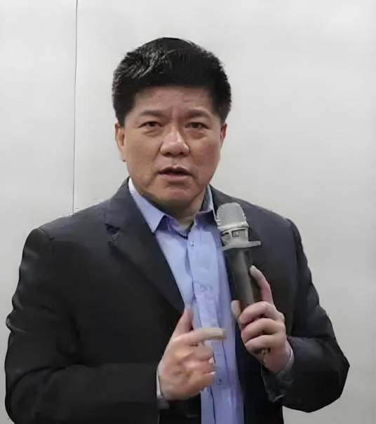 郑继文（台湾军事评论员、杂志总编辑）