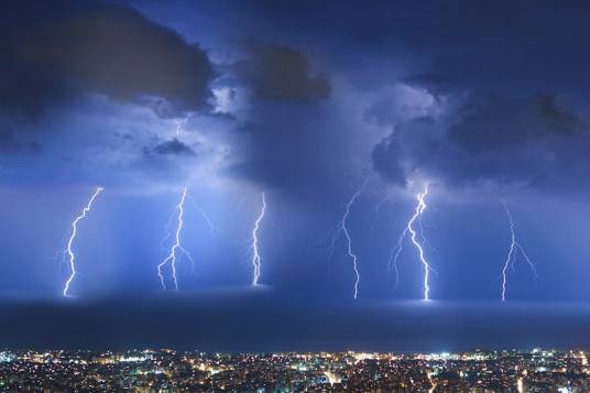 雷暴日（某地区一年中雷电放电的天数）
