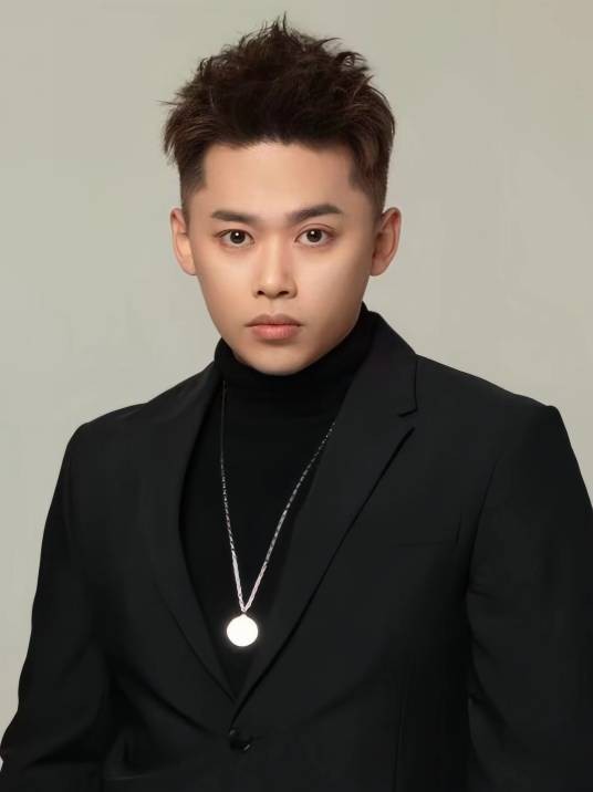 郑海龙（中国内地男歌手、舞蹈演员，阿里郎组合成员）