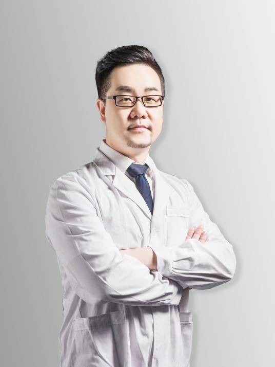 李章（上海颜净医疗美容门诊部执业医师）