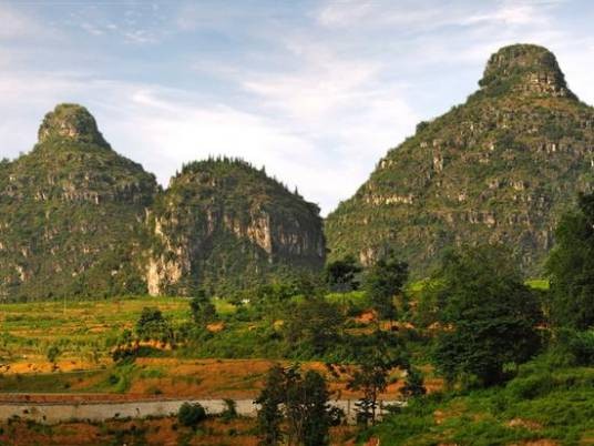 双乳山（山东省济南市景点）