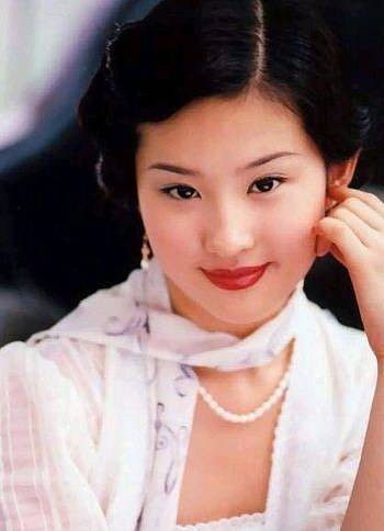 白秀珠（电视剧《金粉世家》中的女性角色）