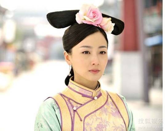 宫女（古代宫廷中供役使的女性仆役）