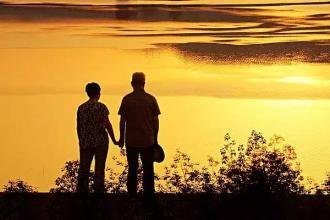 家人把孩子忘车内互相推卸责任,他们真的适合当父母吗?