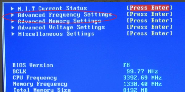 开机时显示: remove disks/ other media