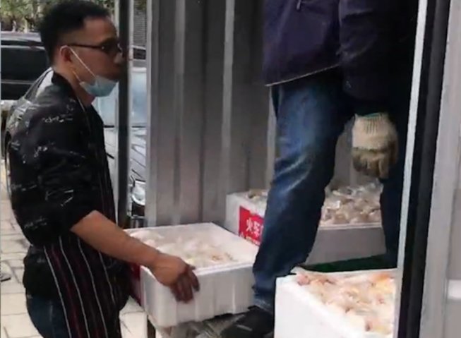 山西一饭馆老板凌晨3点起做1000个肉夹馍抗洪,这家店的举动有多暖心?