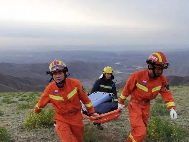 放羊大叔连救6名山地越野赛选手,具体的救援过程是怎样的?