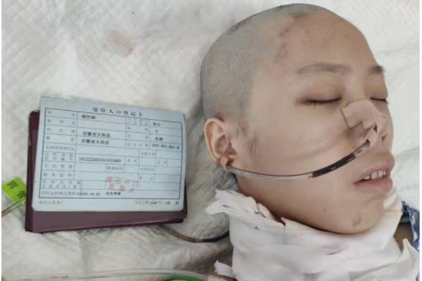 当街被挟持割喉、全身多处刺伤!17岁少女到底做了什么被如此对待?