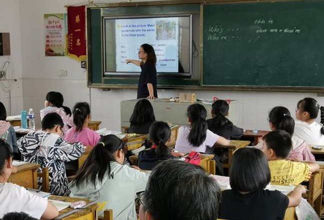 25岁的女子高中生英语怎么说