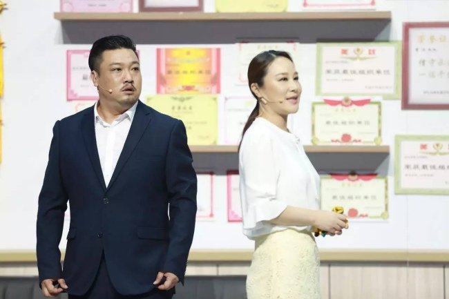 贾冰和李丽丽什么关系