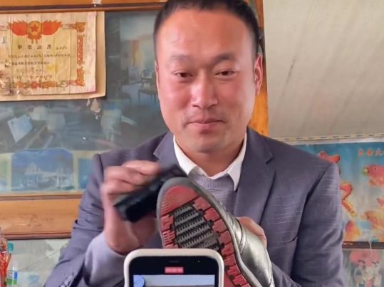张同学称自己初中未毕业,你如何看待这件事?