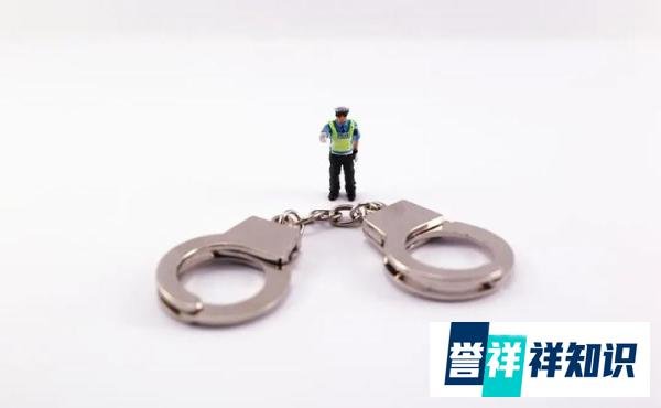 一妻子趁娃上课出轨开房,丈夫捉奸:两人赤身,她穿情趣内衣!