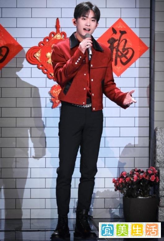 赵薇封杀引发娱乐圈地震，易烊千玺被牵连，经纪人半夜朋友圈回应