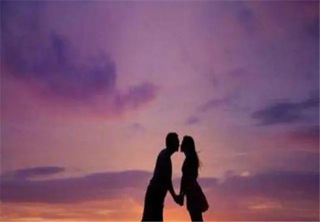 湖北一女孩逃婚4年坟场流浪被救助,现在的年轻人女孩为何不愿意结婚?