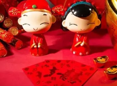陕西一新郎结婚时淡定嗑瓜子似路人,网友对他的表现是如何评价的?