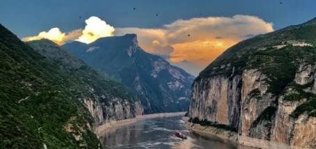 白居易现实中的温婉：瞿塘峡口冷烟低，白帝城头月向西