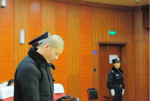 重庆姐弟坠亡案,生母称凶手庭上甩锅痛哭,凶手此时有悔意吗?