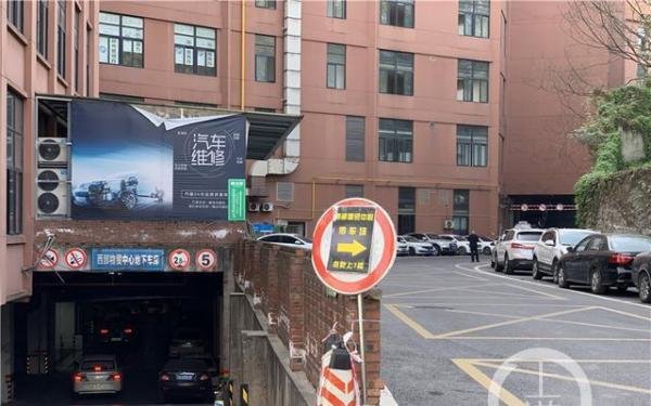 重庆驾校在7楼楼顶练车引争议 相关部门：场地没有备案