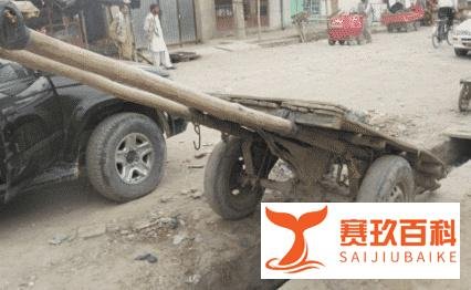 阿富汗街边的压水井与穷富人的生活环境