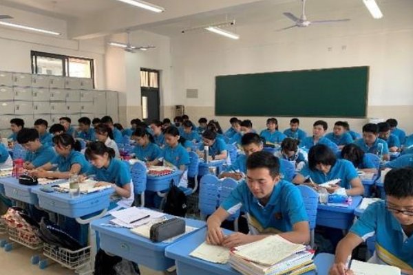 一屠暮行 为狼所迫文章翻译