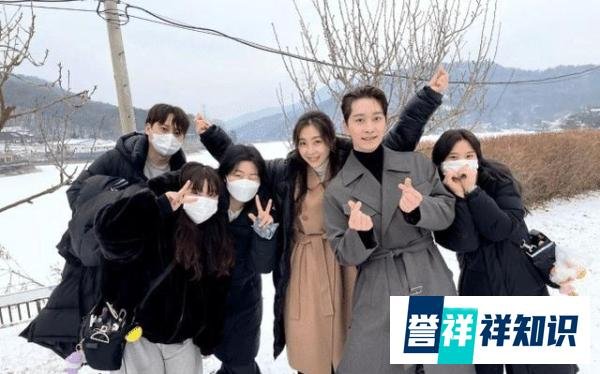 32岁黄灿盛与大8岁女友结婚，承认女友已怀孕，正在考虑婚礼日期