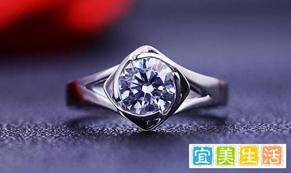0.5克拉钻戒价格贵不贵？小克数钻戒值得买吗？可以求婚时用吗？