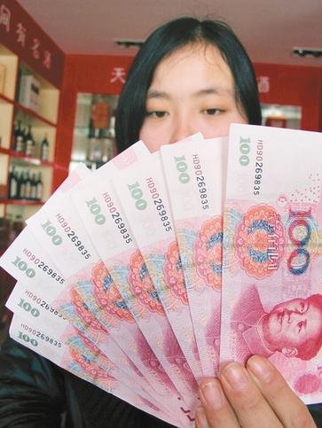 男子包内有假币，假币上竟印“中国魔法银行”，究竟是怎么回事？