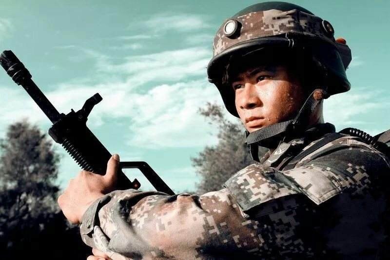 退伍老兵踢正步为军嫂盖头纱，为何很多女生想嫁给军人？