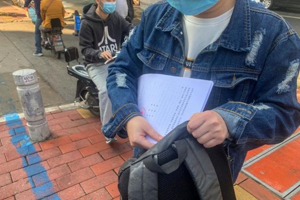 女子被天降大狗砸瘫,获赔超百万,哪些人员成了被告人?